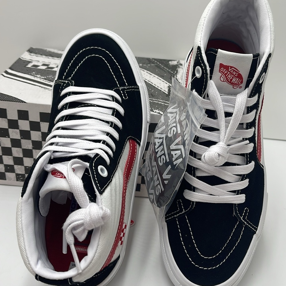 Vans WMNS Skate Sk8-Hi
Athletic Black/Red
VN0A5FCC458 Sneakers - Picture 12 of 16